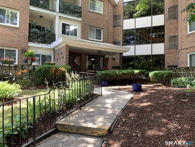 Photo - 124 Biruta St Unit A2