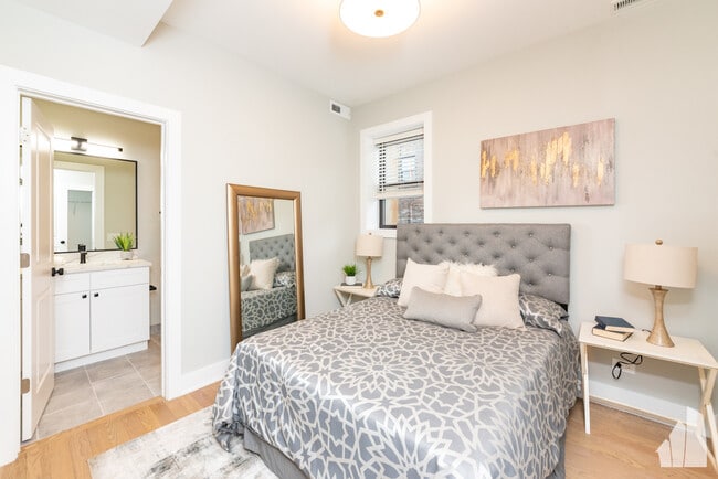2032 W Montrose Ave Unit 2B
