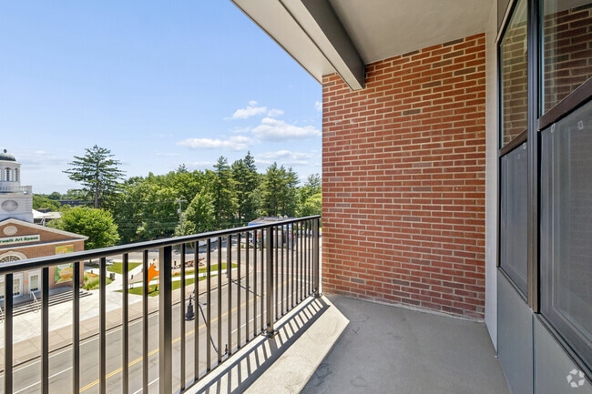 2BR, 2BA - 1,224SF - Balcony