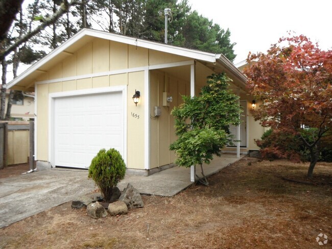 Building Photo - 1655 34th St Rental