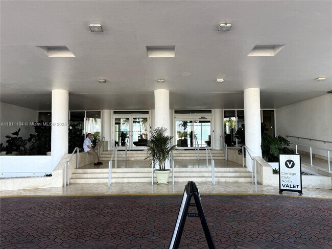 Photo - 5005 Collins Ave Unidad 823