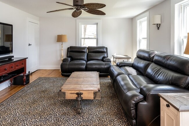 Photo - 163 E Street