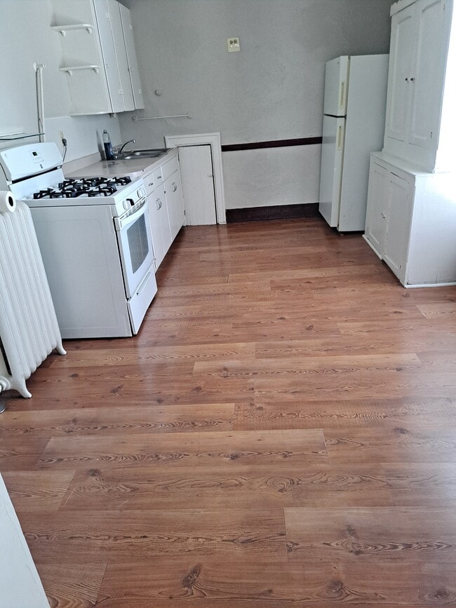 Building Photo - 401 Curtice St W