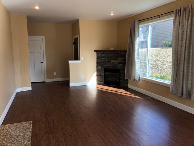 Photo - 935 Valley View Dr