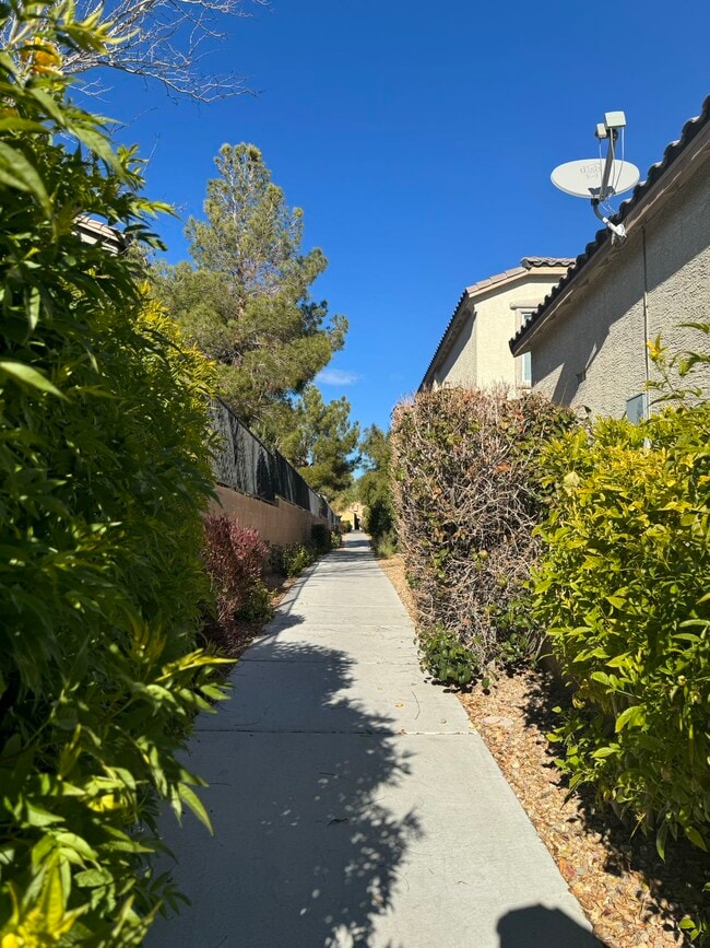 Building Photo - 8792 Norton Peak Ave Rental