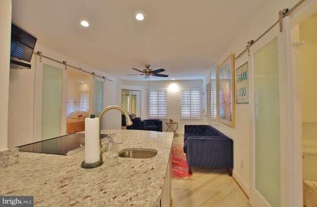 Photo - 2407 Arlington Blvd Unidad 102