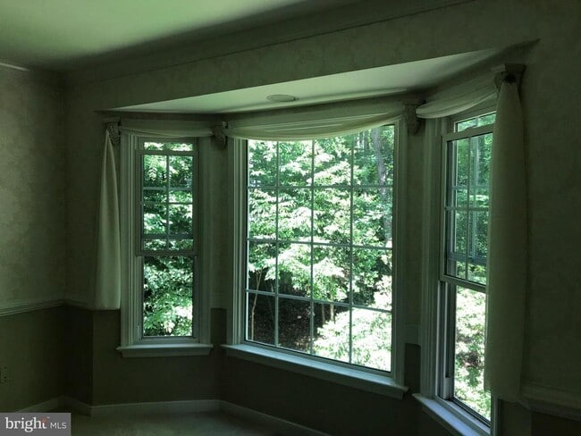 Photo - 2002 Admiral Dr