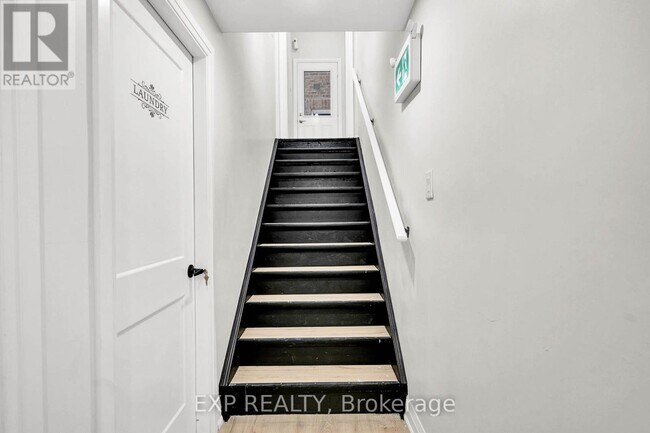 Photo - 448 Dougall Ave