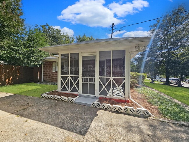 Photo - 605 Green Acres Rd