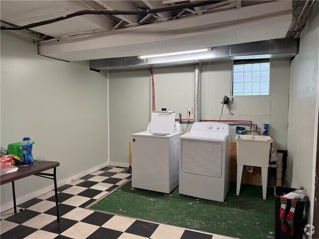 Building Photo - 1036 Monroe Ave Rental
