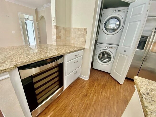 Building Photo - 1901 Post Oak Park Dr Unit 5201