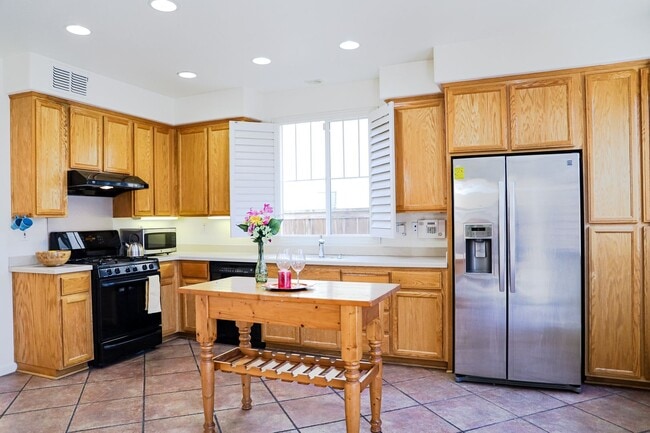 Photo - Beautiful and Spacious Home with Three Bedrooms Amazing Loft & Bonus Room!