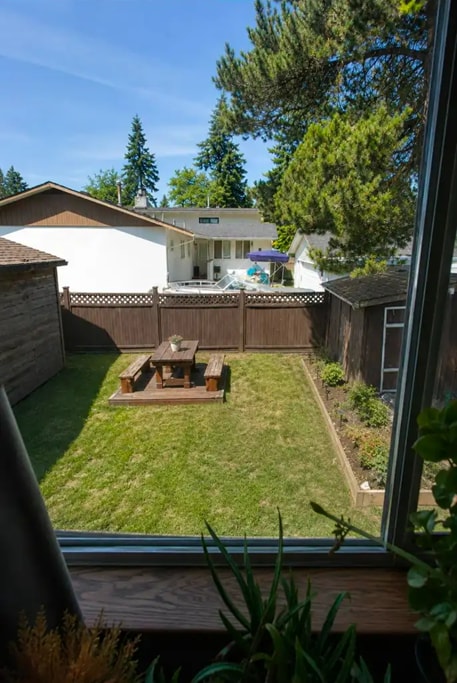 9173 Carver Cres Unit Spacious 5 Bedroom Home