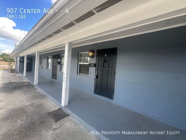 Building Photo - 907 Center Ave Unit 4