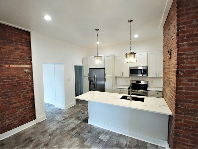 Top Notch Huge Stand Alone House - Quartz ... - Top Notch Huge Stand Alone House - Quartz ...