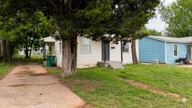 Photo - Modern Living Meets Endless Outdoor Potential