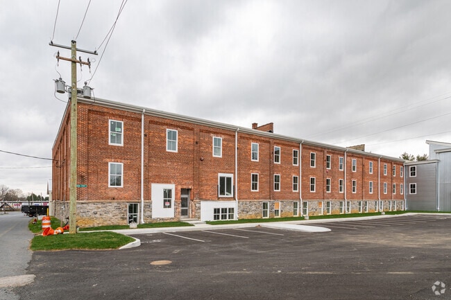Photo - Tobacco Road Apartments