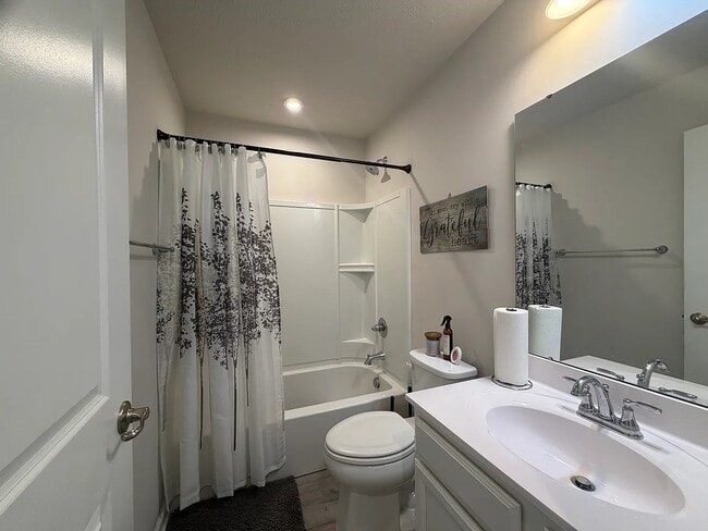 Photo - 5535 Spanish Bay St SE