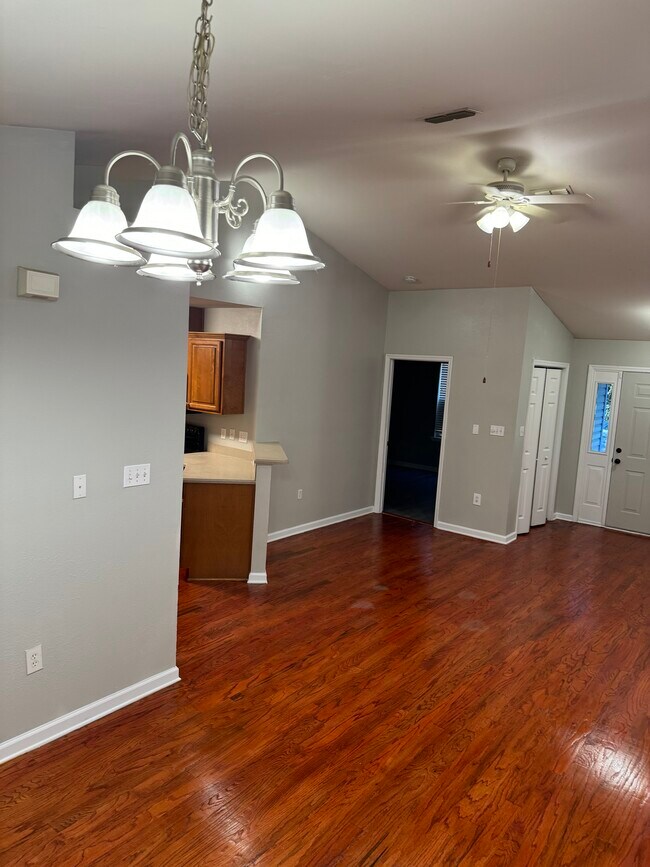 Photo - 1589 Quazar Rd