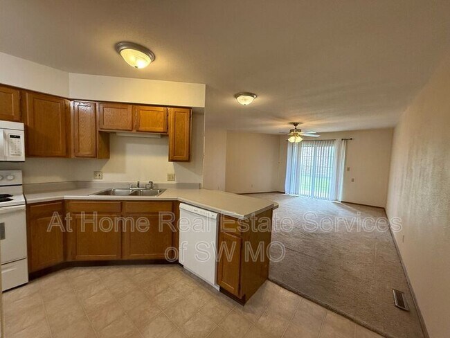 Photo - 869 N 22nd St