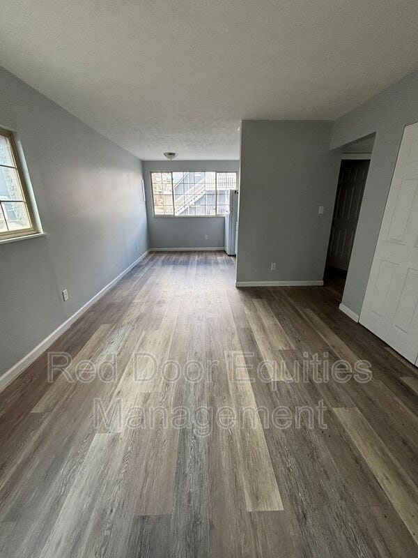 Photo - 117 W Walnut St