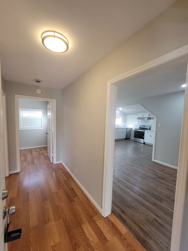 Photo - 707 Johnson Ln