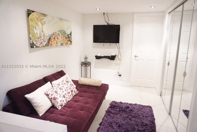 Photo - 5161 Collins Ave Unit 309