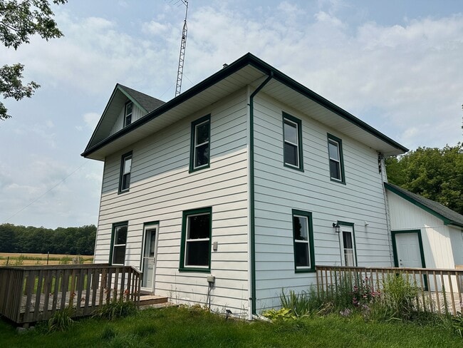 Building Photo - Classic Country 3-Bedroom Farmhouse for Rent near Uxbridge