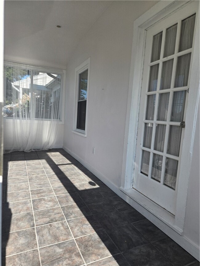 Photo - 227 W Ivy St