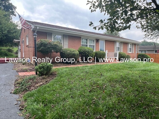 Building Photo - Nice, Three Bedroom Brick Ranch in City of... Rental