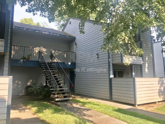Building Photo - 445 Almond Dr Unit 64