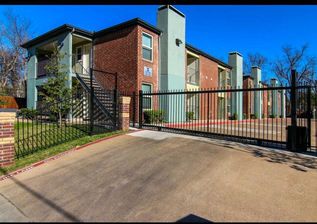 Monarch Place Apartments - Monarch Place Apartments