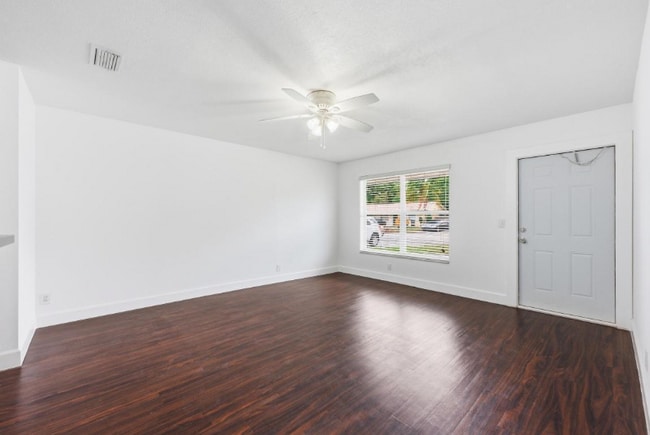 Photo - 970 Kenbar St