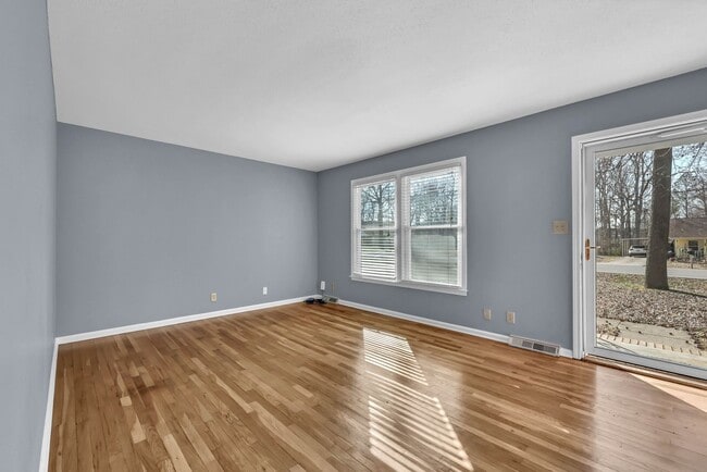 Photo - 171 W Regent Dr