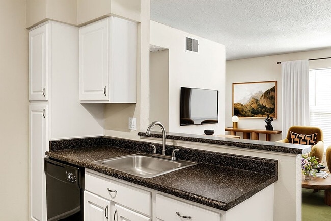 Antero Apartments in Colorado Springs 1 or 2 Bedroom Apartment