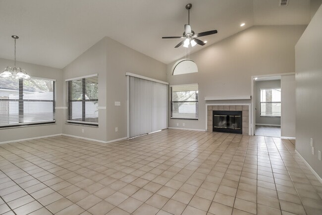 Photo - 1086 Manigan Ave