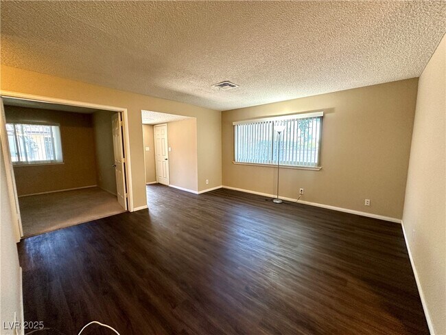 Photo - 6114 Meadowgrass Ln