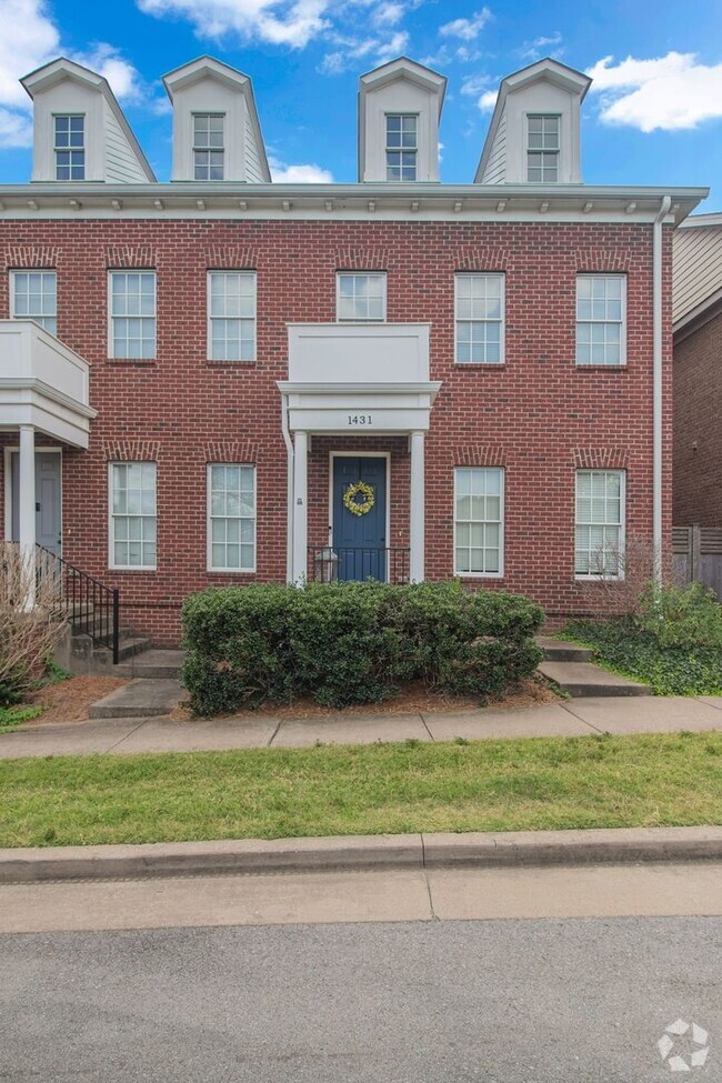 Building Photo - Beautiful Nolensville Townhome