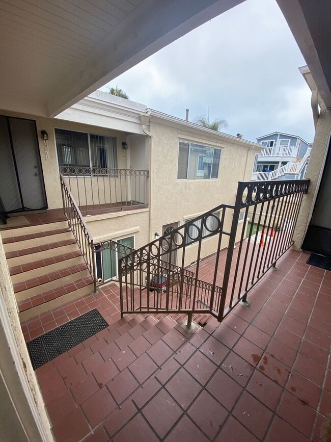 Building Photo - Charming & Spacious Studio – Steps from th... Unit 725  1/4 Rental