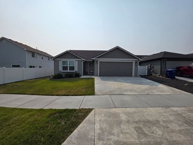 Building Photo - Beautiful home in Airway Heights