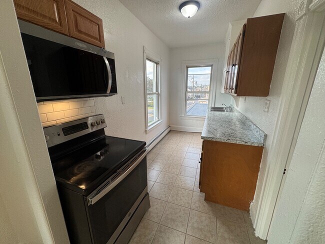 303-303 E Beech St