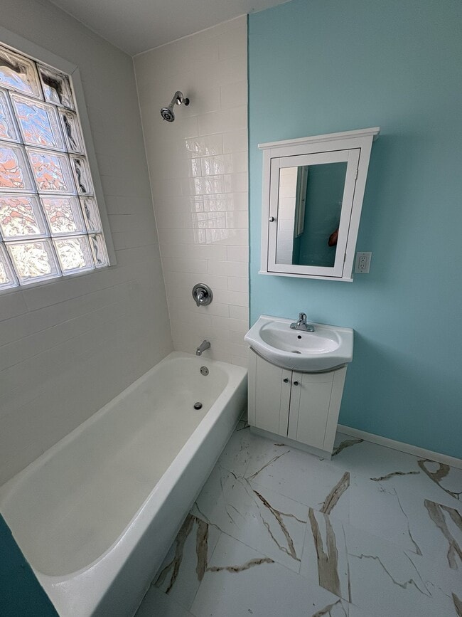 Photo - 2811 N Lyndale Ave Unidad # 2