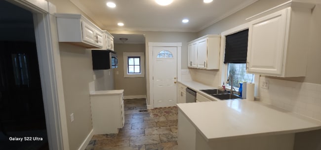 Photo - 524 Bowen St