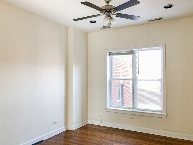 Photo - 851-59 W. Cornelia