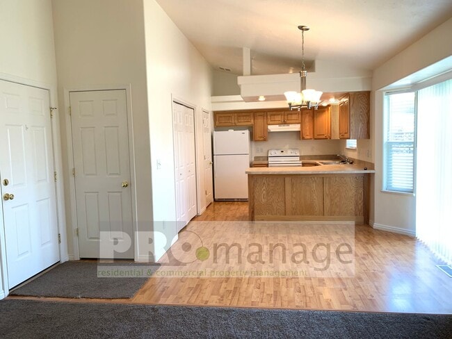 Photo - 2 Bed / 2 Bath Townhome w/ 2 Car Garage - ...