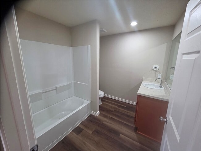 Photo - 9827 Pelsey St