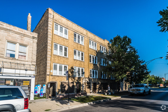 Building Photo - 400-08 S Laramie Ave Rental