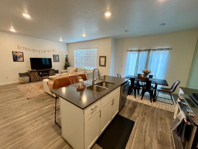 Photo - 803 S Brubaker Way