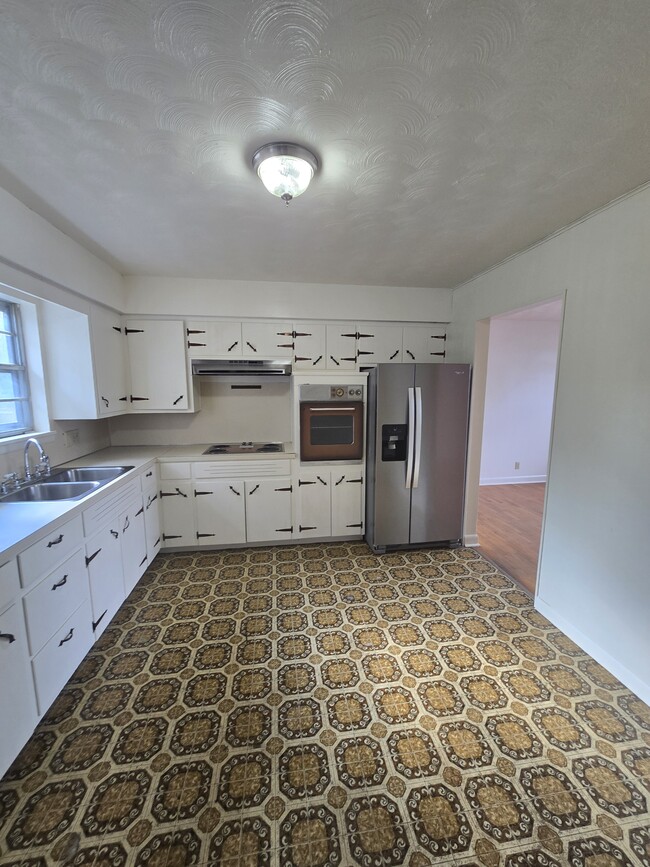 Photo - 1320 E Livingston St