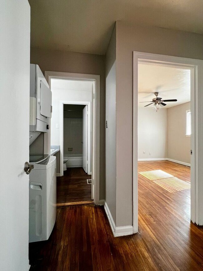 Photo - Quiet Midtown Community 2bd/1ba with Fall ...